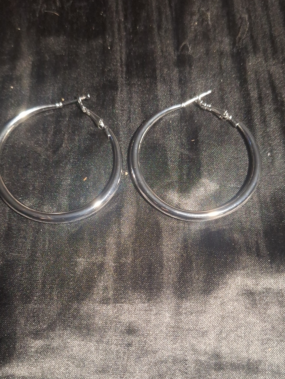 Classic Silver Hoop Earrings - Timeless Women's Jewelry